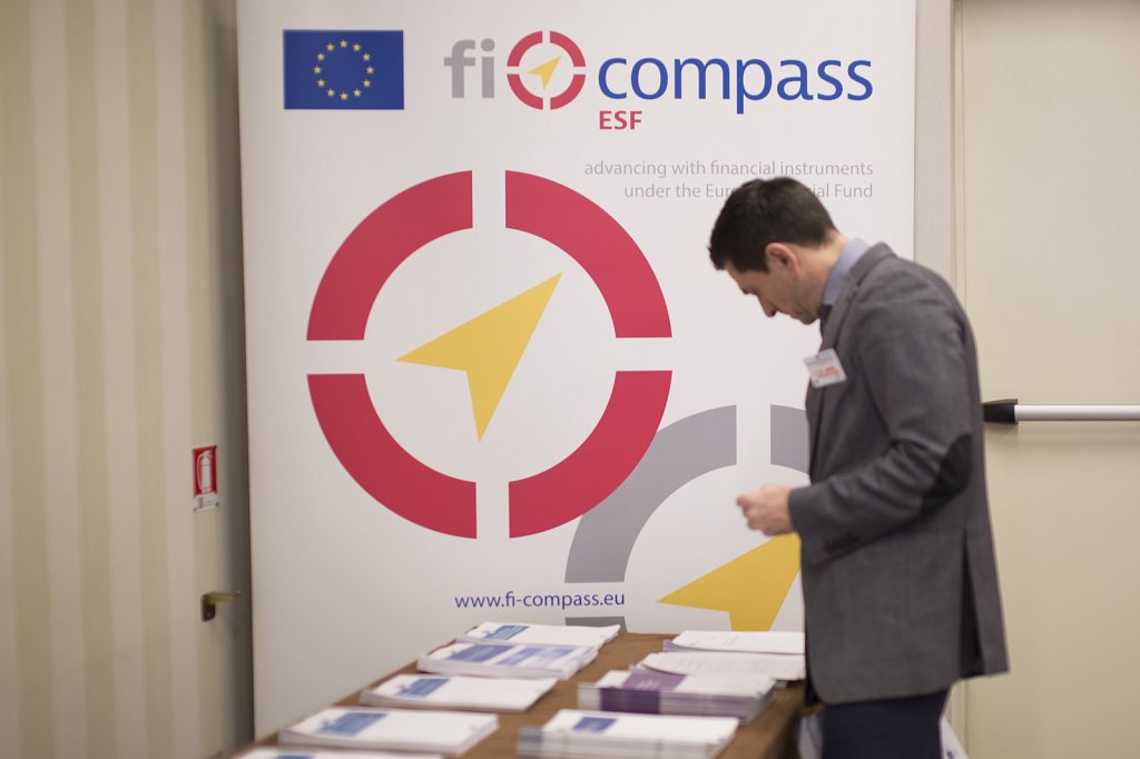 Event participants selecting fi-compass publications