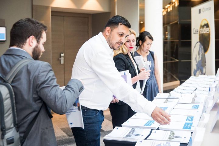 Event participants selecting fi-compass publications